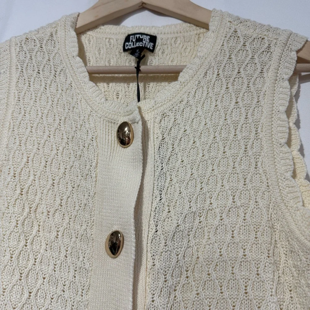 Cream Sleeveless Knit‎ Vest and Skirt Set